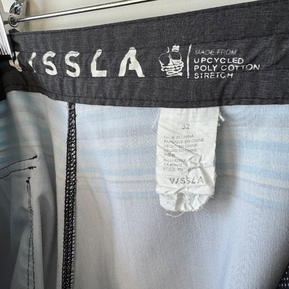 VISSLA Hybrid Shorts 8" inseam - Men's Size 32 - Picture 5 of 5